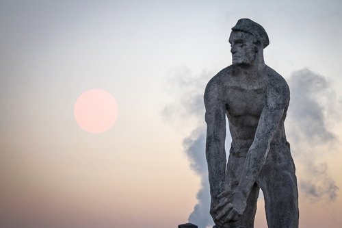 monument  sunrise  sailor