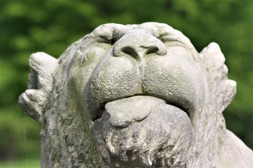 monument  sculpture  lion
