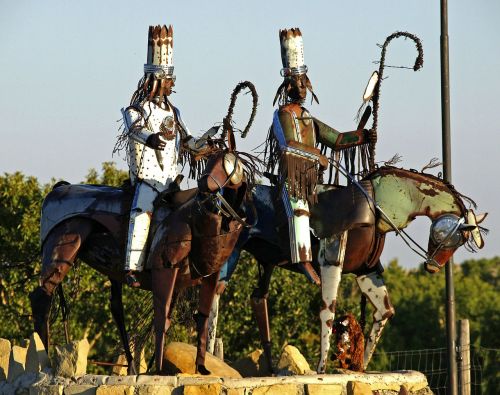 monument metal riders