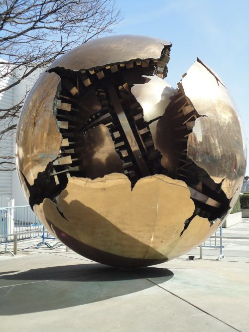 monument sphere un