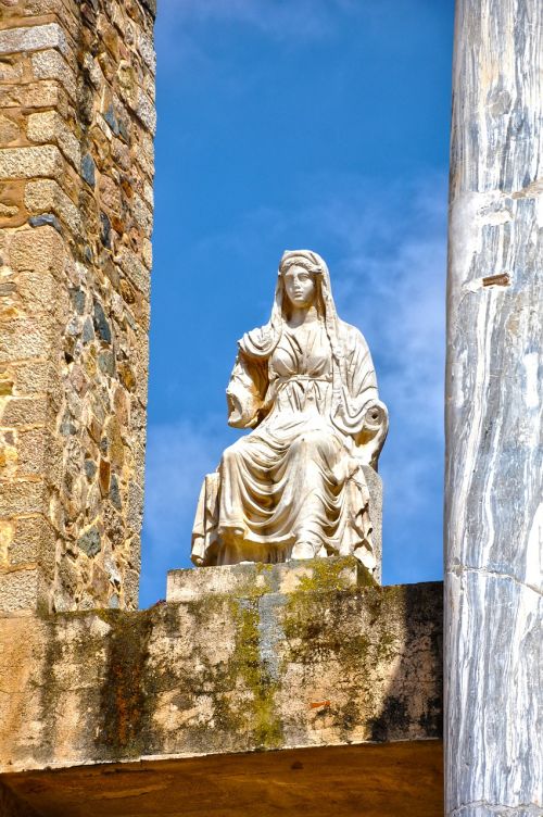 monument merida goddess