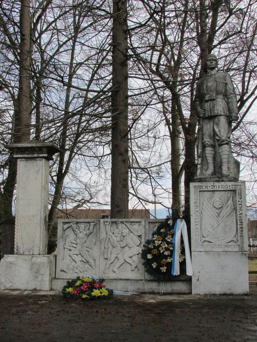 monument statue vascau