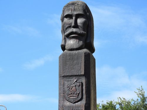 monument wood memorial carving