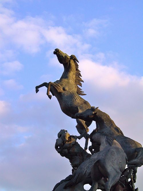 monument to horses in vigo horses bronze