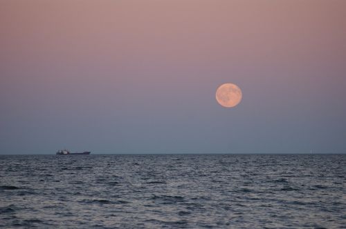 north sea moon ship