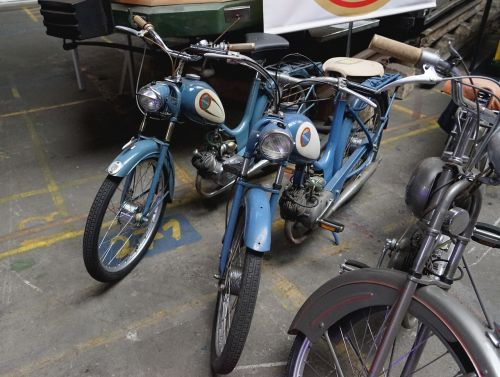 moped old blue