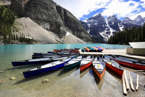 moraine lake  banff  national park