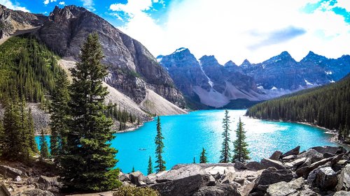 moraine lake  banff  canada