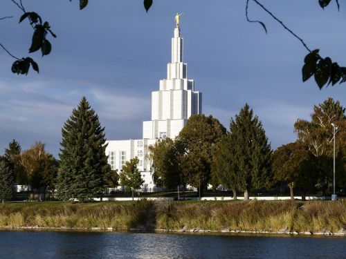 mormon temple building