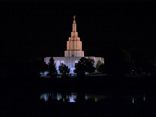 mormon temple building