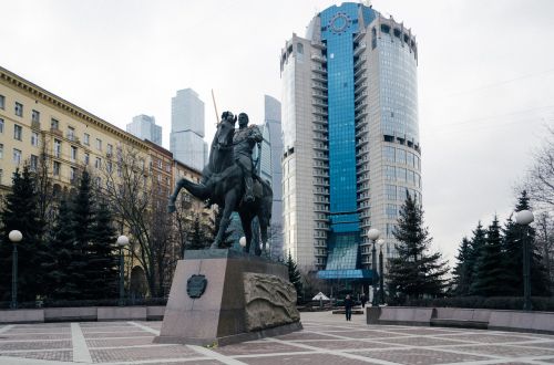moscow monument sculpture