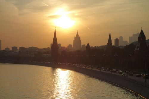 moscow sunset kremlin