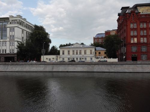 moscow quay mansion