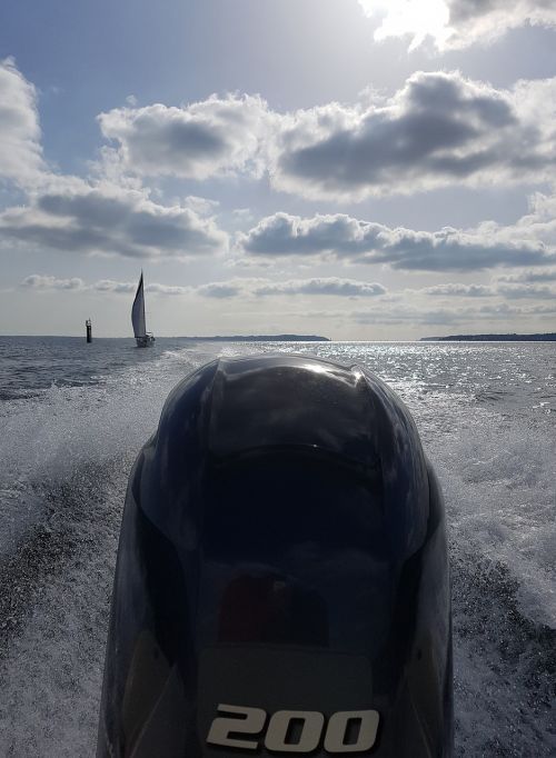 motor boat engine outboard