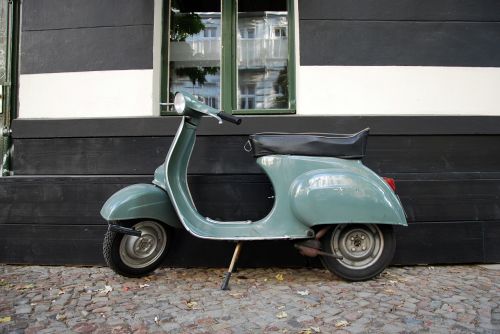 motor scooter vespa cult