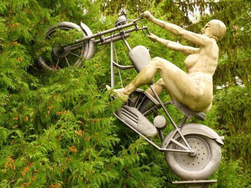 motorcycle sculpture rockerbraut