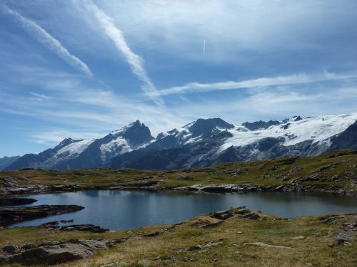 mountain emparis lake