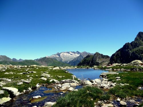 mountain benasque valley lake