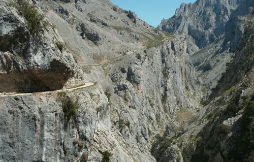 mountain path cain peaks europe