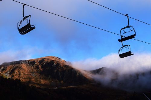 mountain chair lift mont dore