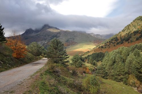 mountain pyrénées valley