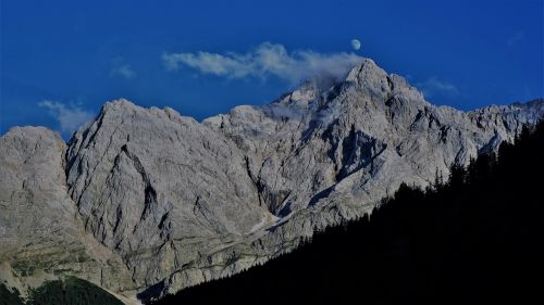 mountain zugspitze weather stone