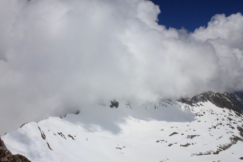 mountain clouds snow