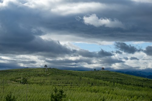 mountain  dark clouds  cloud