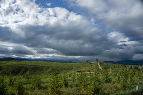 mountain  dark clouds  cloud