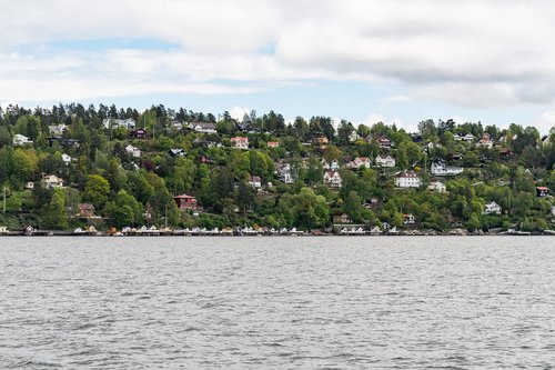 mountain  houses  sea