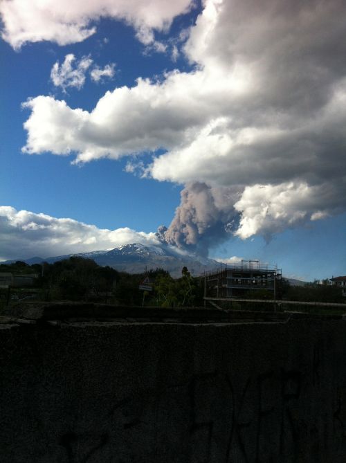 mountain etna smoke