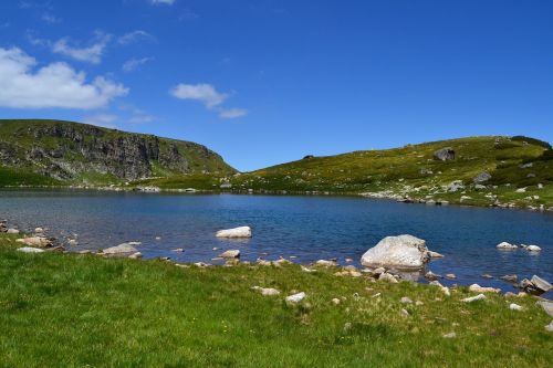 mountain lake green