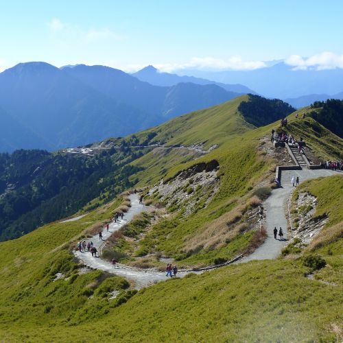 mountain road taiwan sky