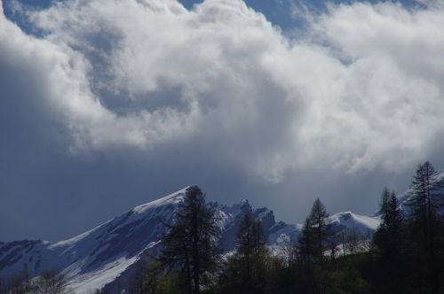 mountains snow forward