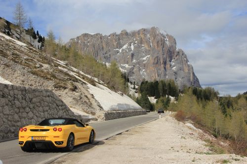 auto yellow road