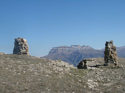 mountains gate entrance