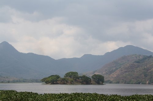 mountains  laguna  water