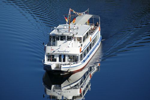 tourist ship oker water