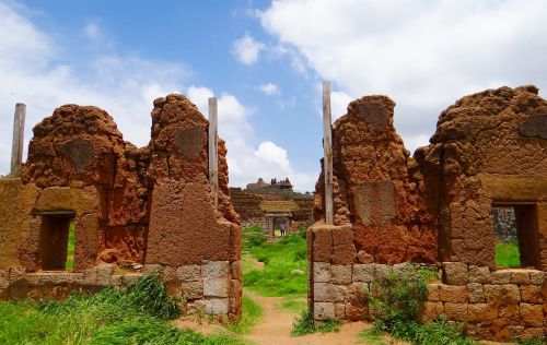 mud walls chitradurga fort granary