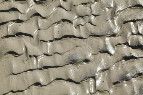 muddy sand waving structure rainy day