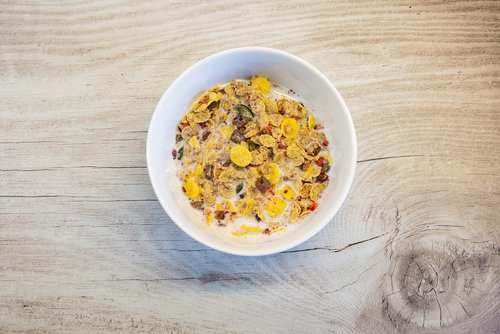 muesli  breakfast  wooden table