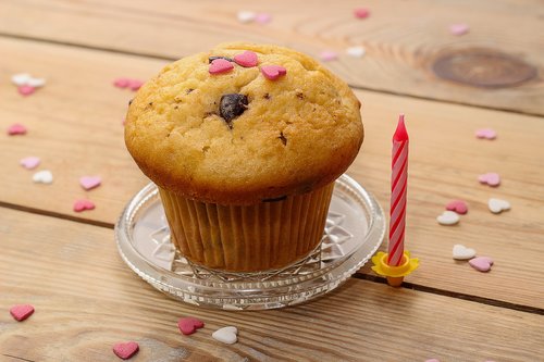 muffin  candle  heart