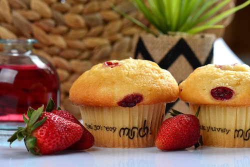 muffin  strawberry  fruit
