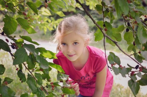 mulberry little girl summer