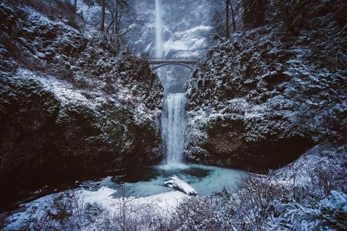 multnomah falls oregon landmark