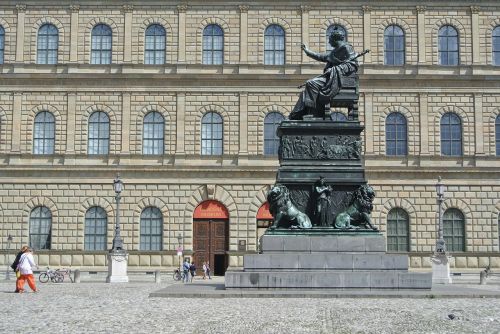 munich architecture statue