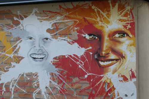 murals faces smile