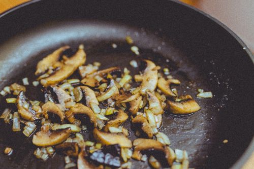 mushrooms skillet pan