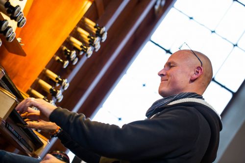 music organist church