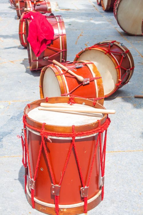 music drums red